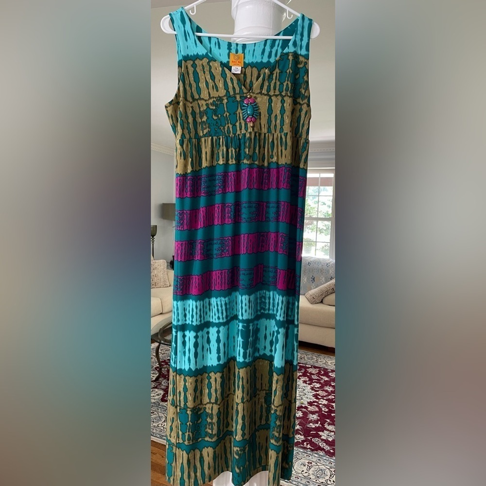 Ruby Red petite women’s sleeveless maxi dress multi color with Detail. Size M P